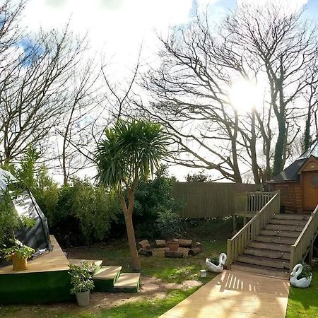 Romantic Treehouse With Hot Tub & Bbq Lodge Praze an Beeble 외부 사진