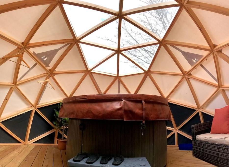 Romantic Treehouse With Hot Tub & Bbq Lodge Praze an Beeble 외부 사진