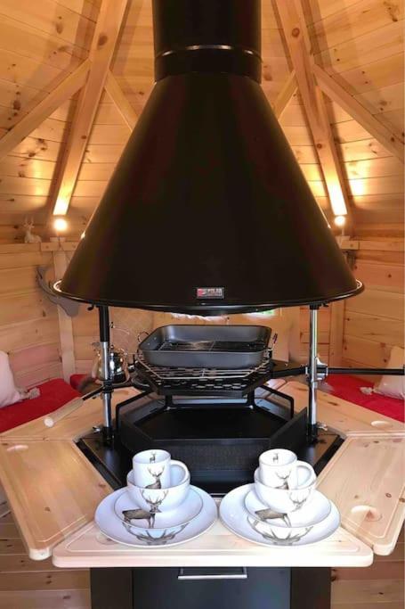 Romantic Treehouse With Hot Tub & Bbq Lodge Praze an Beeble 외부 사진