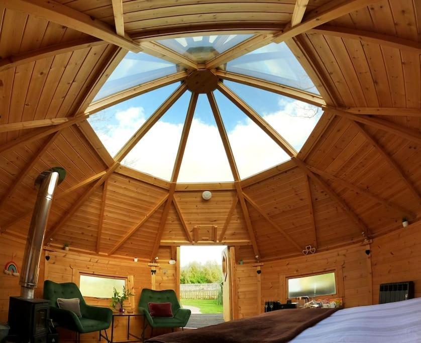 Romantic Treehouse With Hot Tub & Bbq Lodge Praze an Beeble 외부 사진